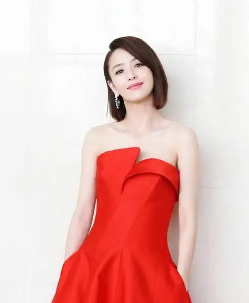 佟丽娅终于高调美穿红色连衣裙好御姐范优雅气质自带高级感