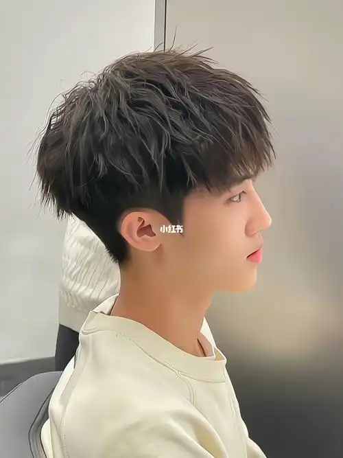 男生发型这样烫自然好打理立体有型