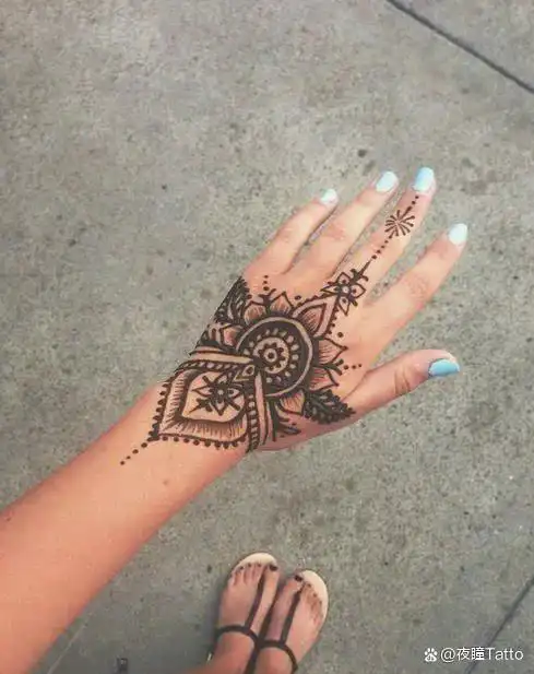 女士手背纹身漂亮图案