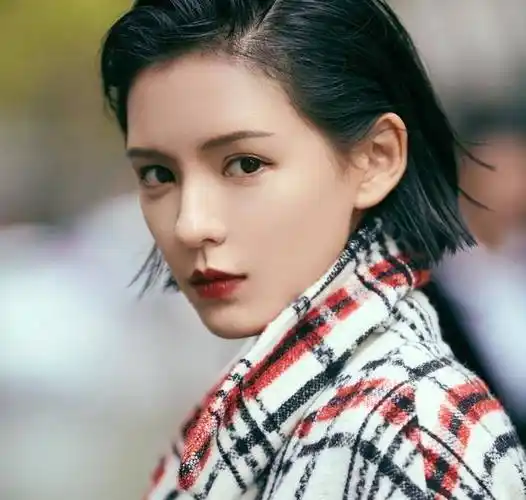 原创从土气网红脸到时尚女主脸张予曦实力证明选对妆容有多重要