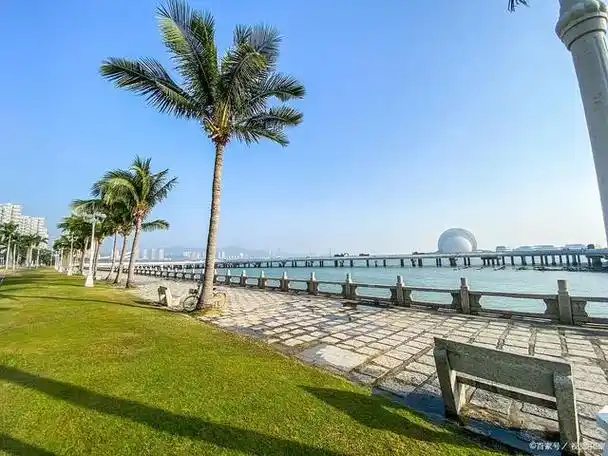 一,情侣路珠海作为广东省的一个重要旅游城市,拥有迷人的海滩,壮丽的