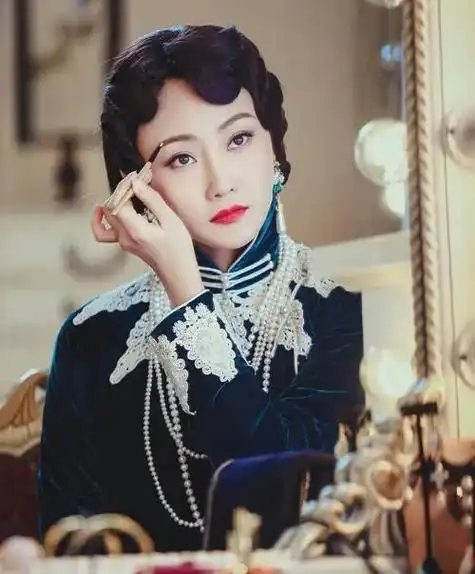 可能是民国剧演多了,她能够轻松驾驭不同造型民国女子角色,但转到现代