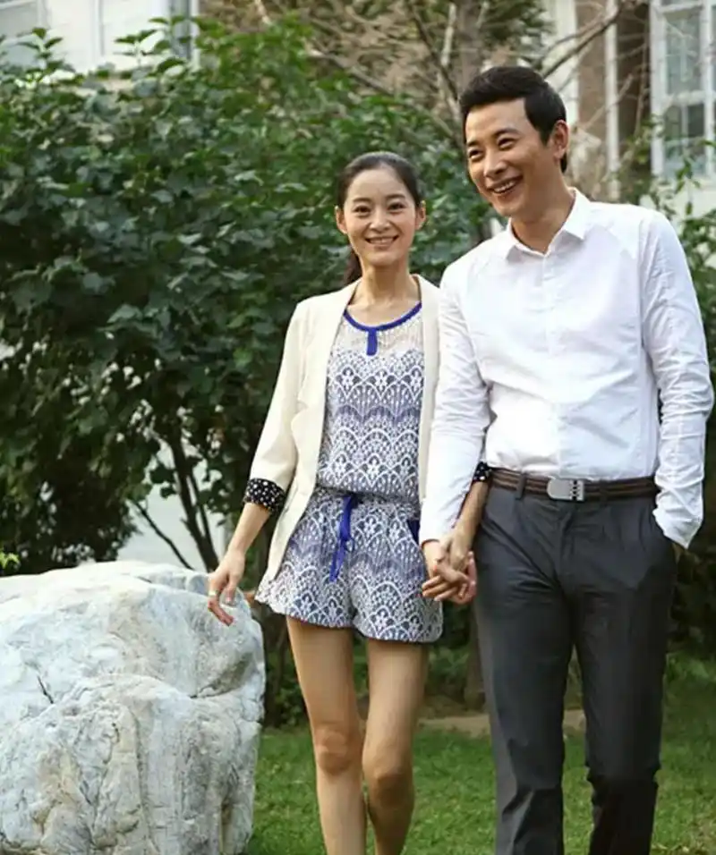 罗晋绅士手不知所措,王媛可反应太真实!