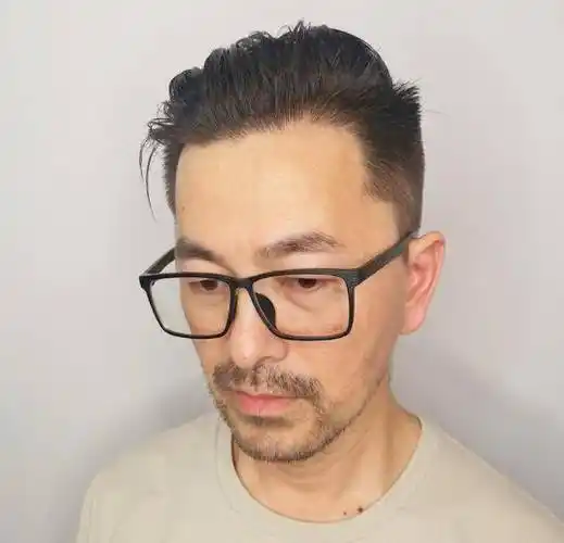 简单又帅气很多大叔到中年,都被冠以"油腻男",其实选一个适合的发型