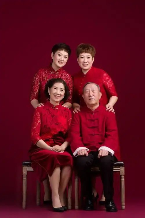 2021 新春佳节来临之际全家福2 月7日留影