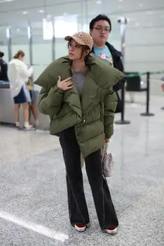 蔡依林裹"大棉被"出街,网友:真敢穿!