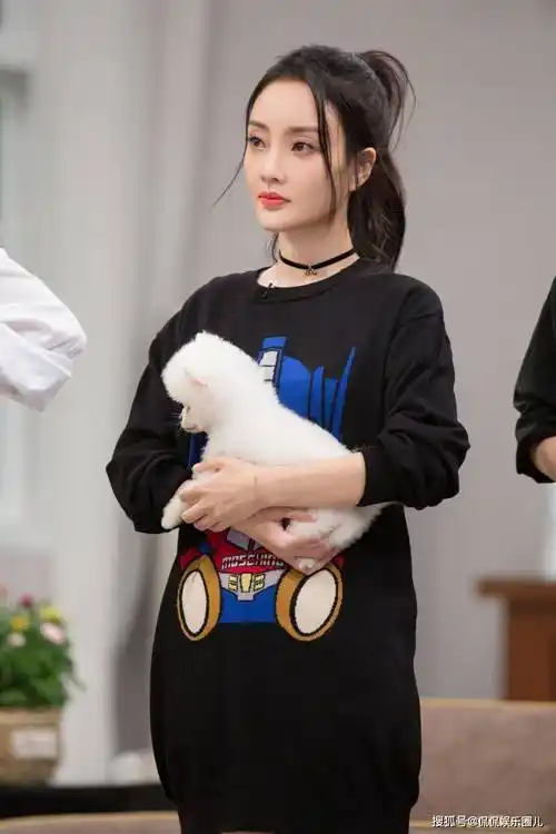 42岁李小璐,仍旧饱满性感,如此迷人!_身材_演艺事业_精神