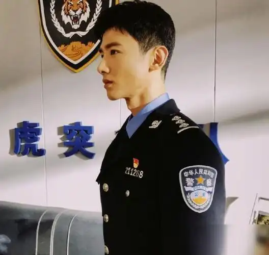 白敬亭带资进组出道七年终于迎来正规吻戏网友邢克垒终于行了