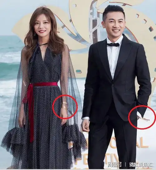 有情况赵薇苏有朋现身海南岛国际电影节闭幕红毯戴同款手环