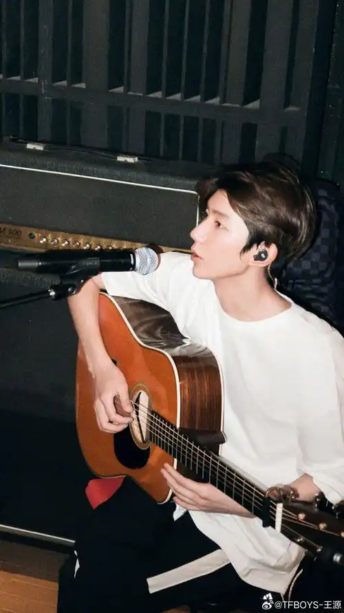 王源作曲照来啦!好久不见帅气的日常诶!我们音乐源回归啦