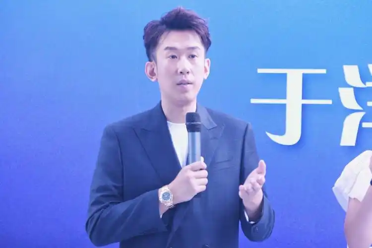 今日下午,于洋@主持人脸脸 在长春参加