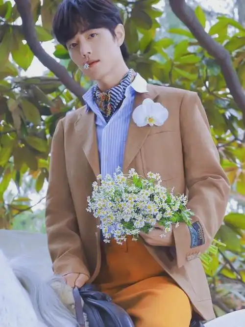 肖战捧花1