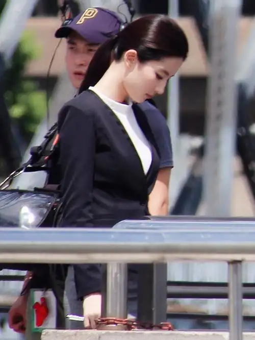 刘亦菲《第三种爱情》唯美花絮照,成熟优雅颜值真高