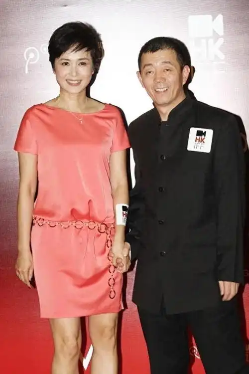 个个轰动,次次实锤|董洁|记者|李小璐|马伊琍|贾乃亮|刘晓庆|第一狗仔