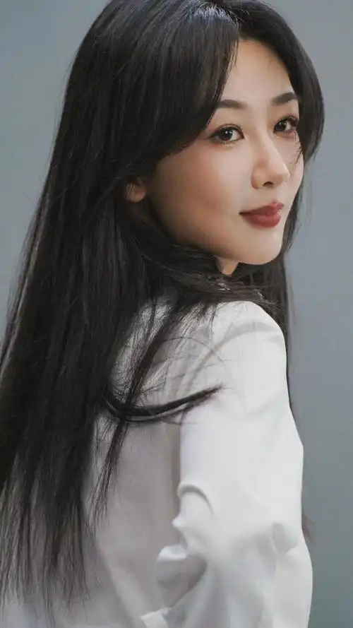 本期美女系列壁纸,我们为大家带来了一组杨紫的精美照片.