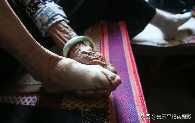 晋南农村一位小脚老人历经一个世纪看看她如今生活的怎么样