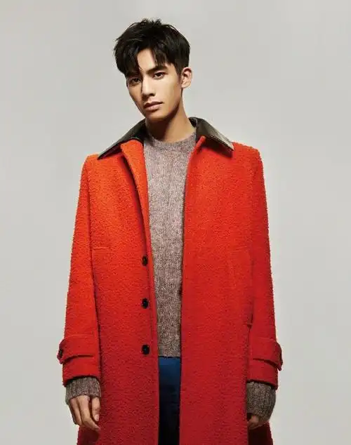 林允前男友宋威龙曝时尚大片变"衣架"被晾起来,想要送上小心心