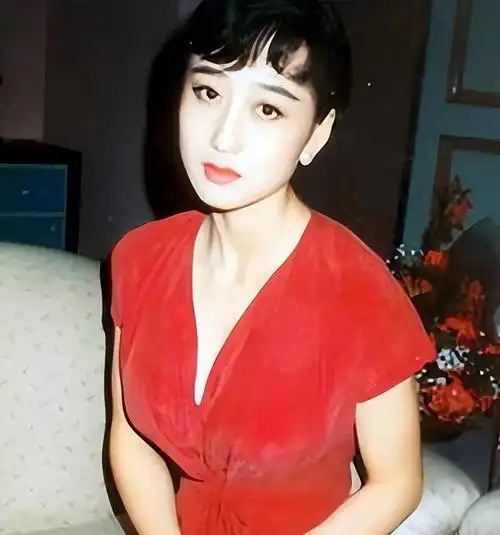 "人间尤物"利智:不顾万般阻挠嫁李连杰,现在她怎么样了?