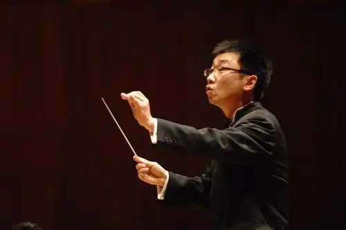 年仅36岁的中国著名指挥家李心草的足迹已遍布全球五大洲,除了与国内