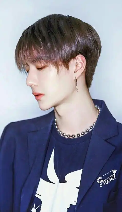 蔡徐坤的睫毛肖战的锁骨当红小鲜肉最性感部位