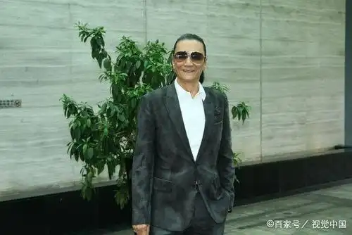 谢贤年轻时容貌有多惊艳?网友:10个谢霆锋也没他帅