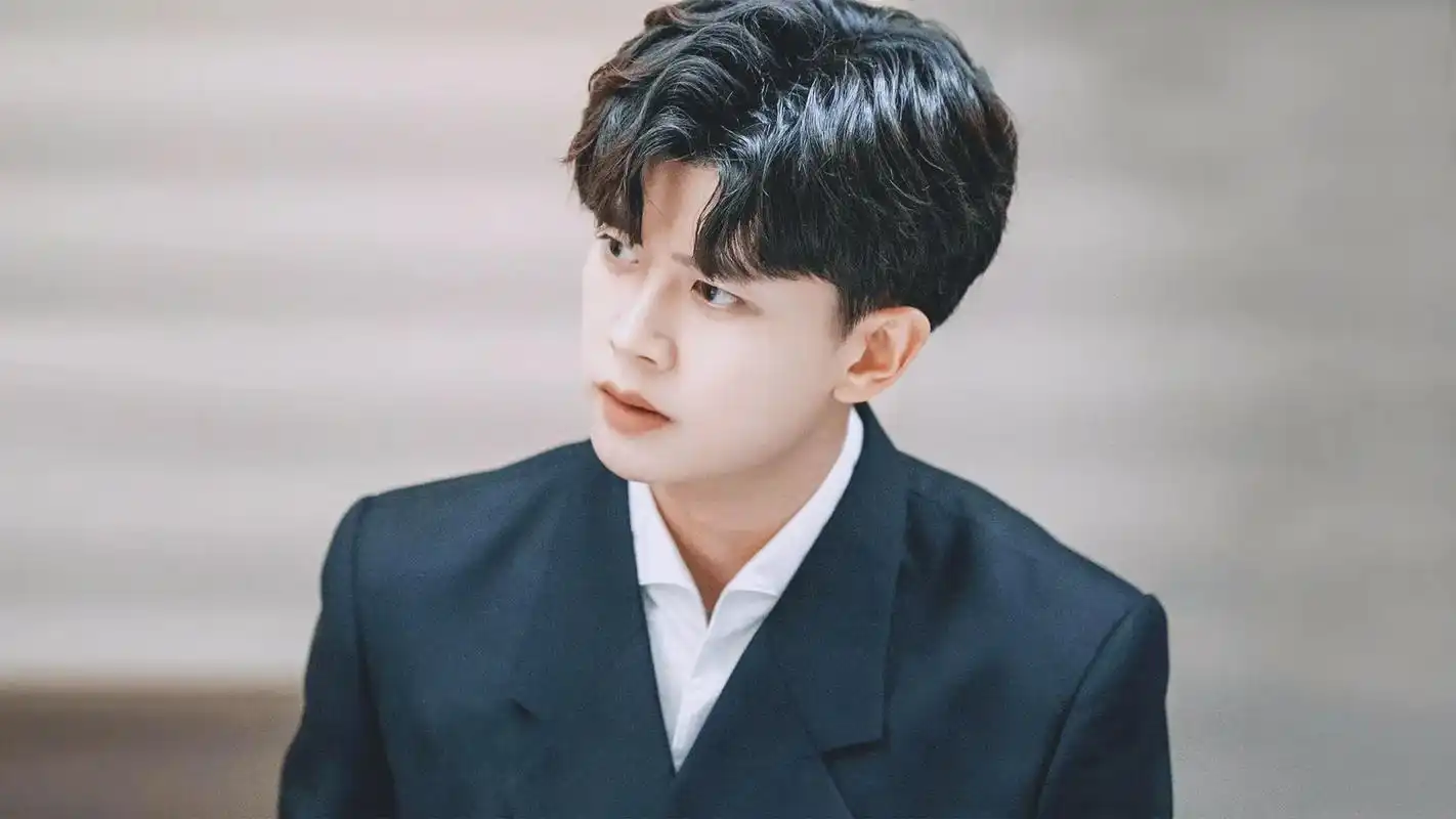 95任嘉伦电脑壁纸95〗 最近几天有点忙07,等我. #任 - 抖音