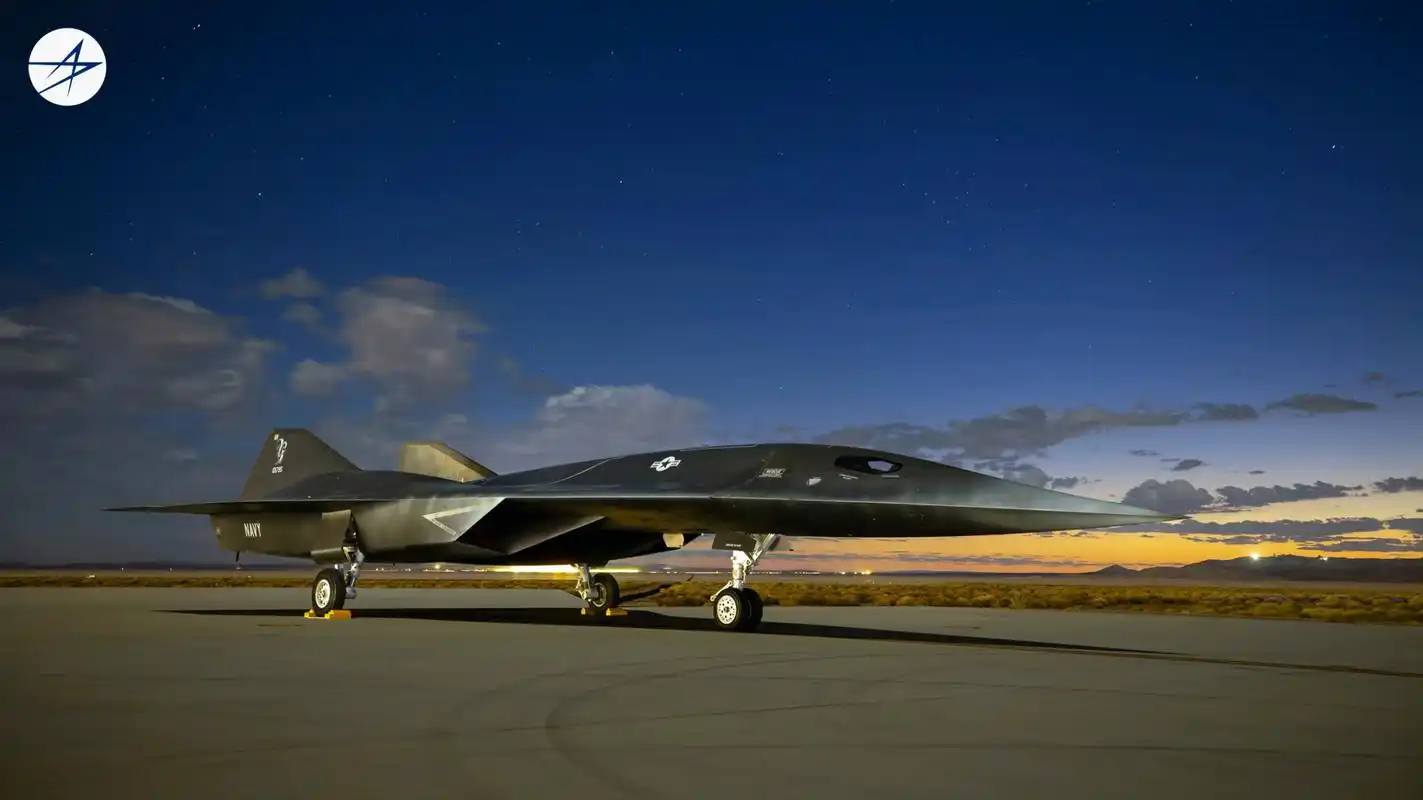 美国电影《壮志凌云2》里的模型飞机,电影里这架飞机据说可以飞10m