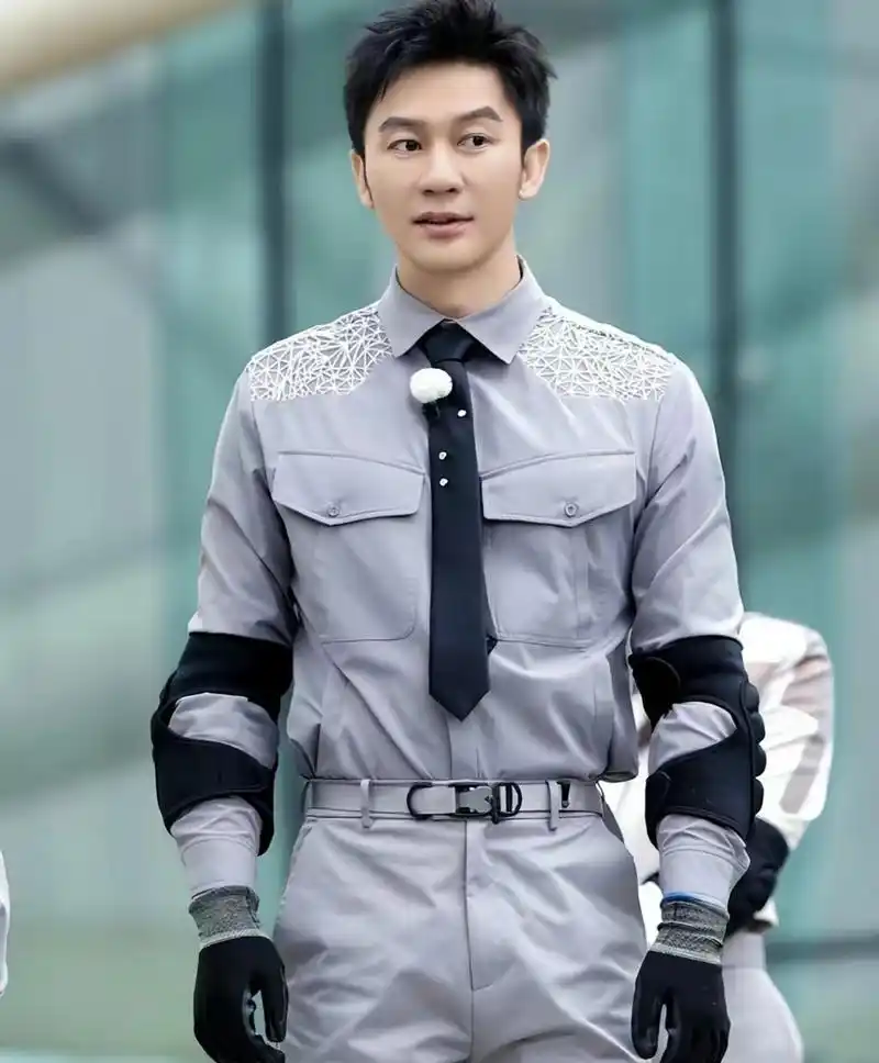 李晨曝又有新对象  最近,备受瞩目的演员李晨的感情生活再度成为了