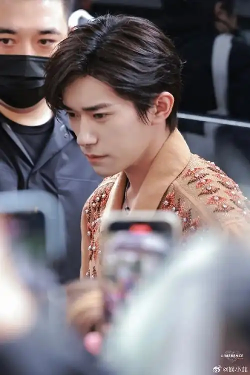 易烊千玺米兰神图