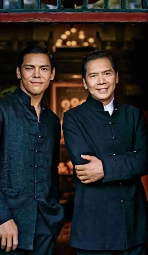 二,向华强和向佐