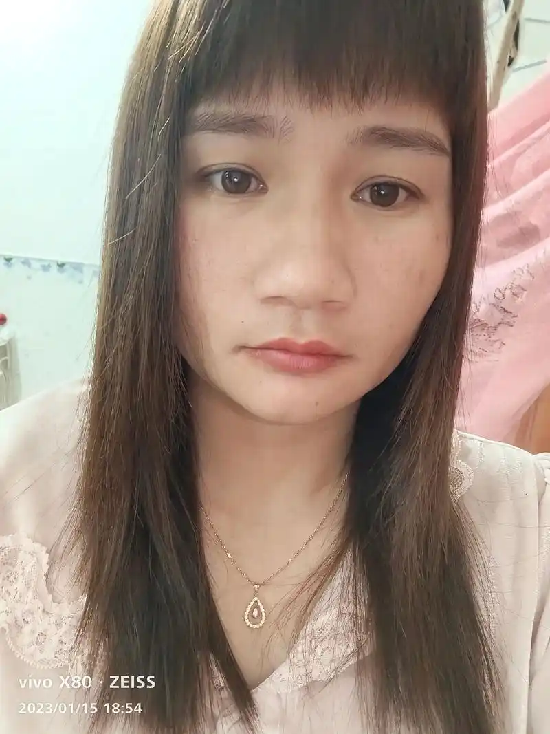 看我手机拍的素颜照的日期是不是皮肤一天比一天好,好的护肤品你 - 抖