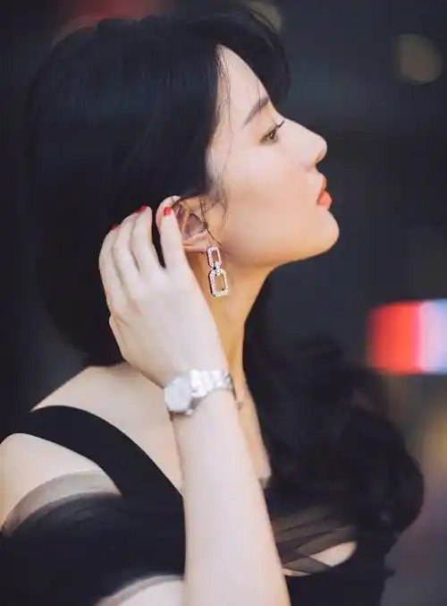 得罪造型师是种什么体验刘亦菲最新大片显老十岁仙女瞬间变姑姑