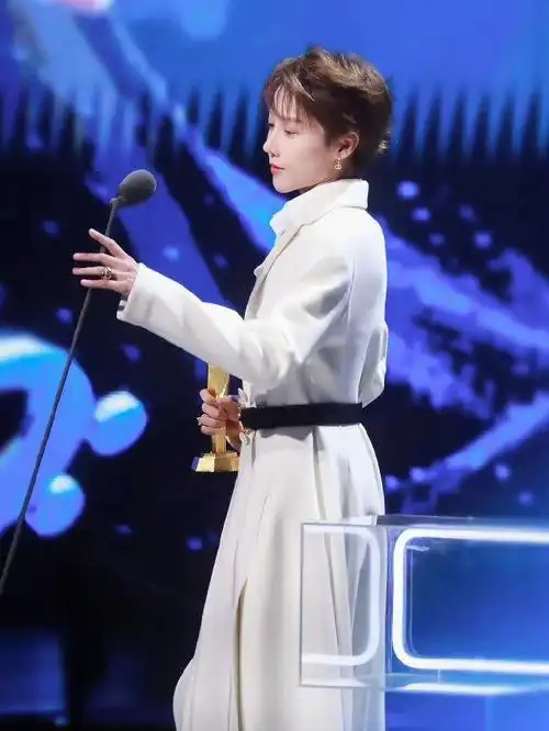 个人基准下刘雨昕2021年最佳的几套造型78