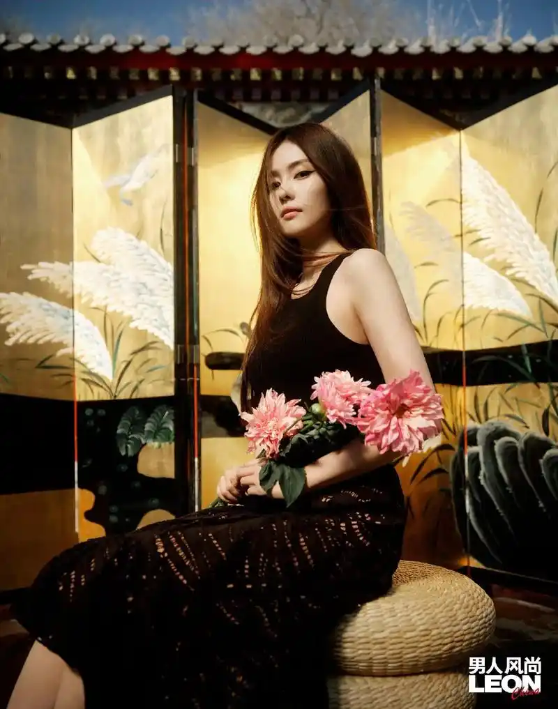 白鹿男人风尚杂志封面# 白鹿五月刊封面来了!不同以往的风格 - 抖音