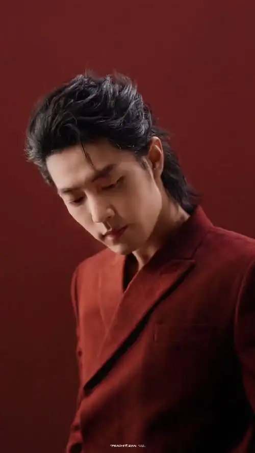 肖战##肖战平安喜乐##肖战红西装大背头