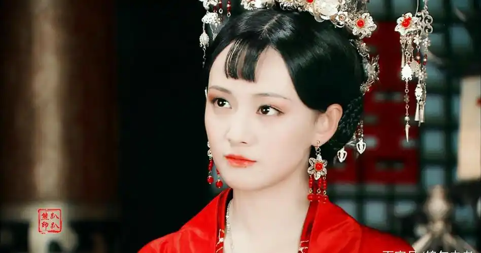 郑爽的家庭背景(郑爽家庭背景,16岁离家,奔北电,这样的人生不丰富?