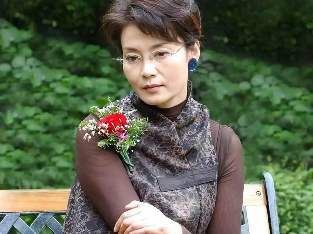 "国家一级演员"潘虹:为事业结束8年婚姻,至今无儿无女成遗憾