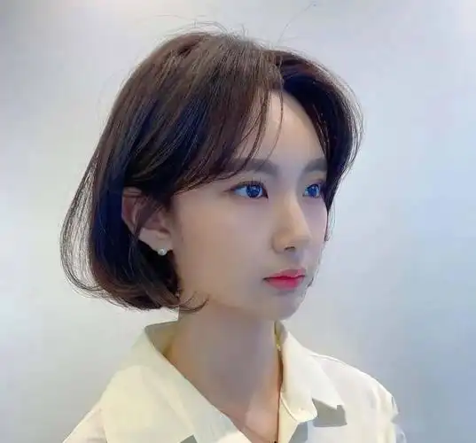 "网红气垫烫中短发"