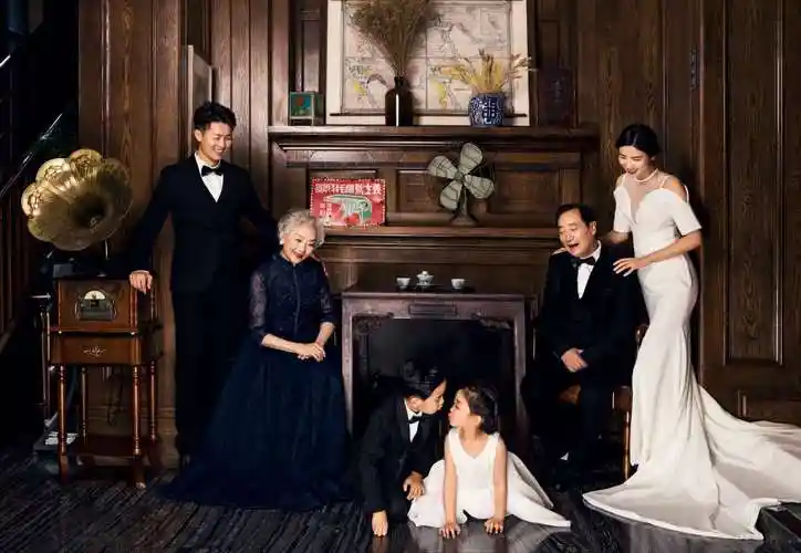 主题实景拍摄 亮点 专业拍摄全家福 拍摄特色 拍摄人数 5人 拍摄风格