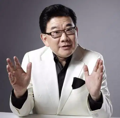 从上海第一主持人到沦落成全网笑柄曹可凡终于走到这一步