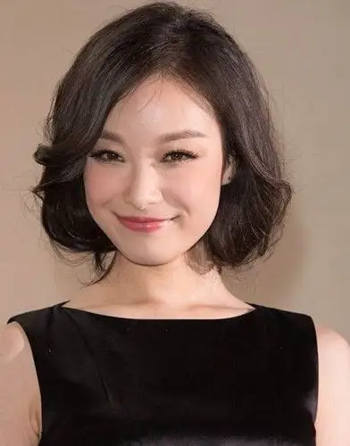 满了45岁的女人,可以试试这3种"装嫩"发型,时尚减龄又显气质