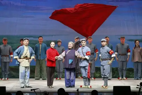 忆峥嵘岁月 品国粹之美——现代京剧《沙家浜》首登上财舞台