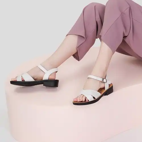 奥康女鞋2021夏季新款真皮妈妈平底软底中老年时装凉鞋