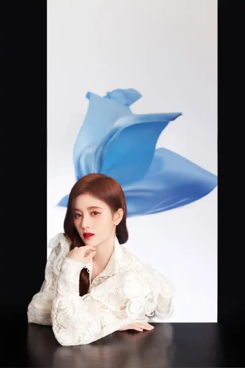 鞠婧祎杂志封面大片,被吐槽都是一个角度,和她自拍没区别[三哈]