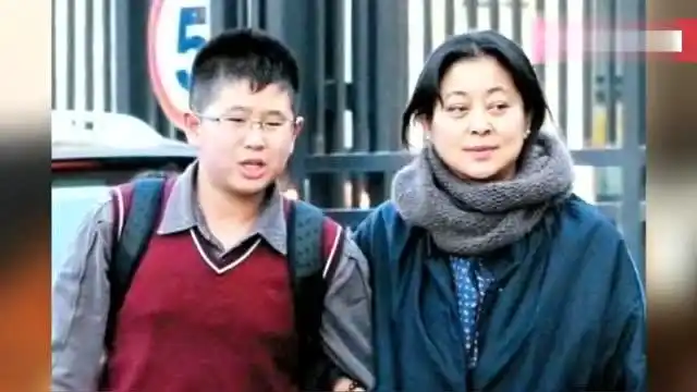 59岁倪萍和62岁丈夫杨亚洲近照曝光,夫妻俩罕见同框秀恩爱!