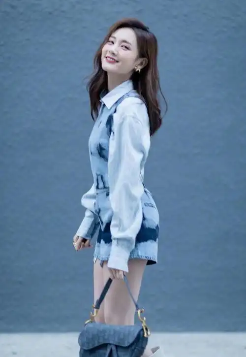 魅力无限!李一桐的照片让人流连忘返,散发着魔力!