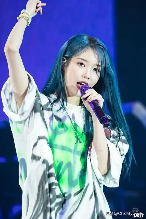 参加粉丝毕业礼,自费给500位粉丝买汉堡饮料|韩国|李知恩|歌谣大战