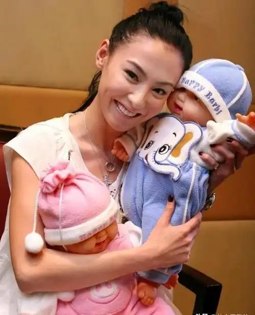 张柏芝四胎月子餐曝光,护士爆料龙凤胎,谢霆锋伺机想要带走儿子