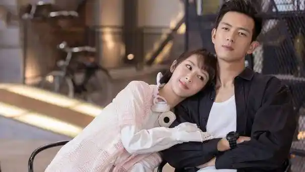 杨紫李现合拍杂志,黑白情侣装经典不过时_白色_佟年_韩商言