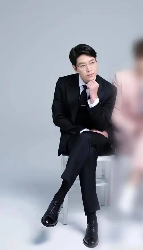 被《顶楼》男主严基俊圈得死死的,"反派专业户"再坏都可以!